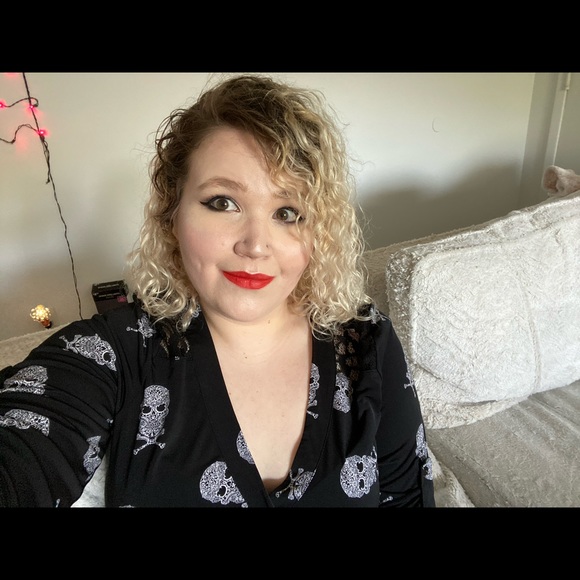 Meet your Posher, Amanda - Picture 1 of 1